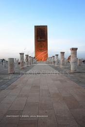 Image du Maroc Professionnelle de  Le Minaret et quelques colonnes de la mosquée (Tour Hassan) qui fît construite à la fin du XIIe siècle par le Sultan Yacoub el Mansour (dynastie Almohade) désireux de construire la plus grande mosquée du monde doté de 400 colonnes, la construction n’a pas été achevé suite à la mort du sultan en 1199, La tour Hassan est le symbole de Rabat son esplanade abrite le Mausolée Mohammed V de Rabat, Jeudi 15 Février 2007. (Photo / Abdeljalil Bounhar)